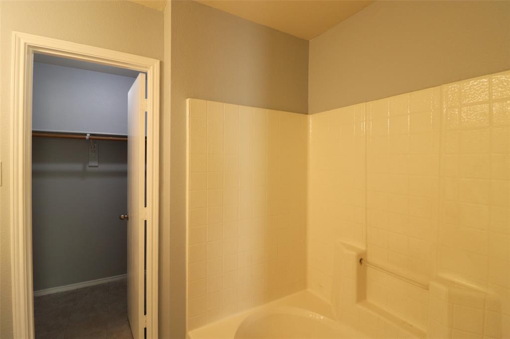 Parkway Village 02 - Residential Lease