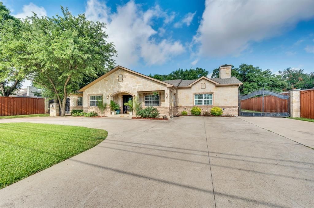 Photo of 1213 N Macarthur Boulevard, Irving, TX 75061 (MLS # 21306157)