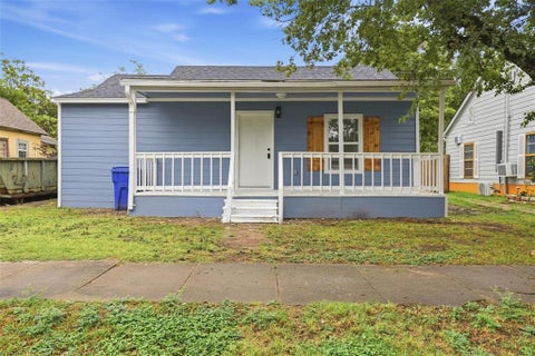 Photo of 920 E Chaffin Street, Sherman, TX 75090 (MLS # 21402592)