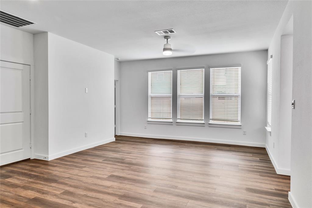 3949 Bernese Drive Willow