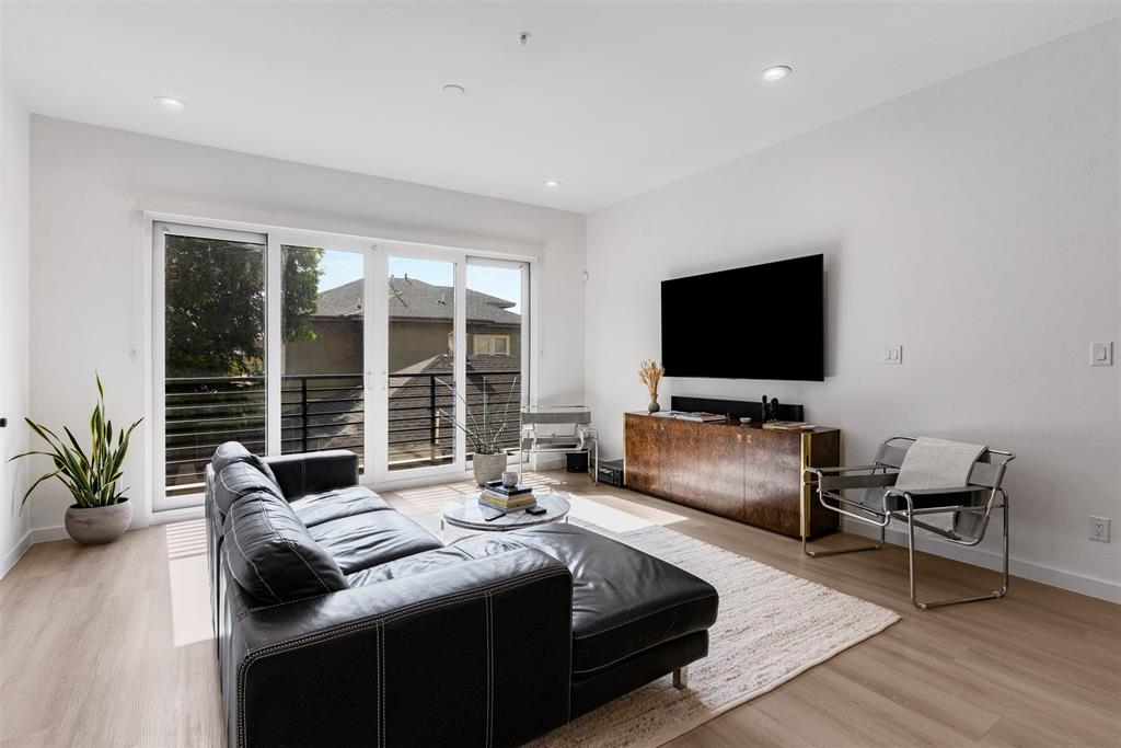 419 W 9th Street D