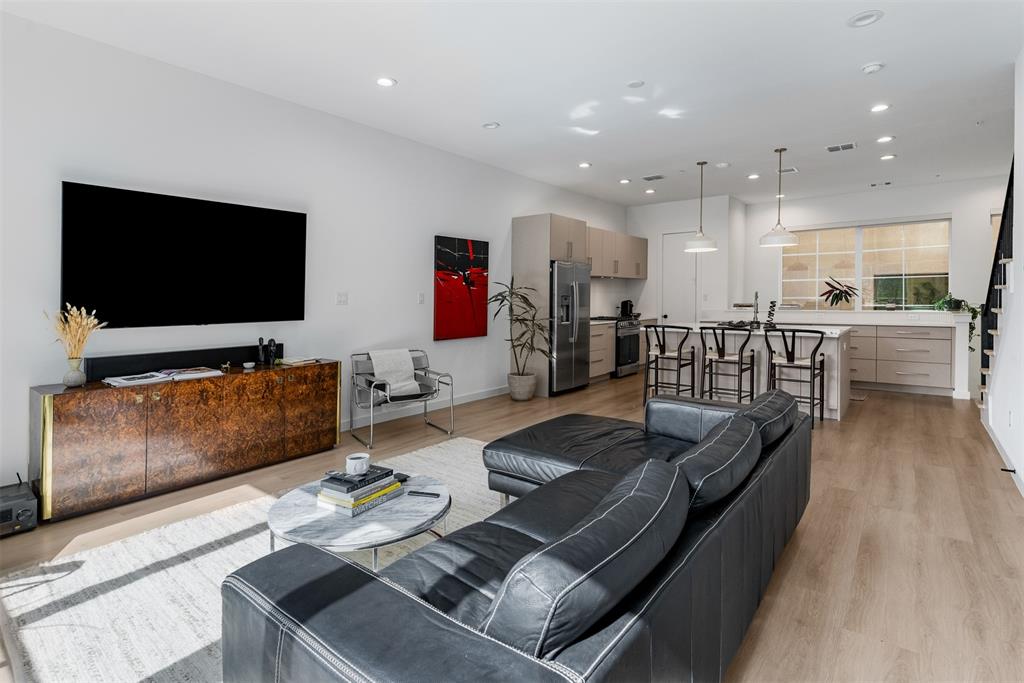 419 W 9th Street D