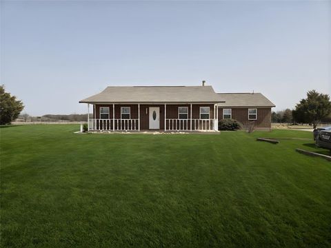 Photo of 1001 N Atkins Drive, Celeste, TX 75423 (MLS # 20867237)