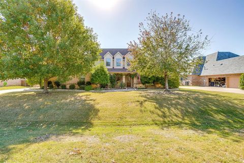 Photo of 1325 Whisper Willows Drive, Fort Worth, TX 76052 (MLS # 21109265)
