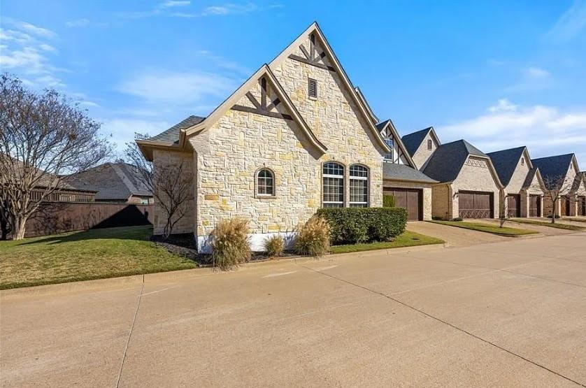 2414 Vineyard Drive
