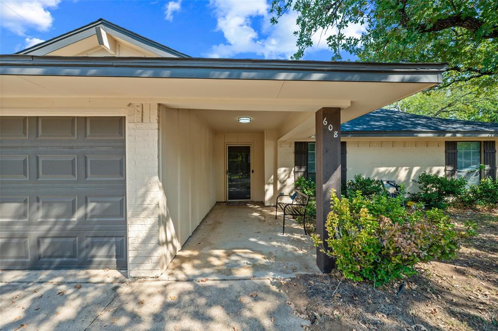 608 Ridgewood Circle
