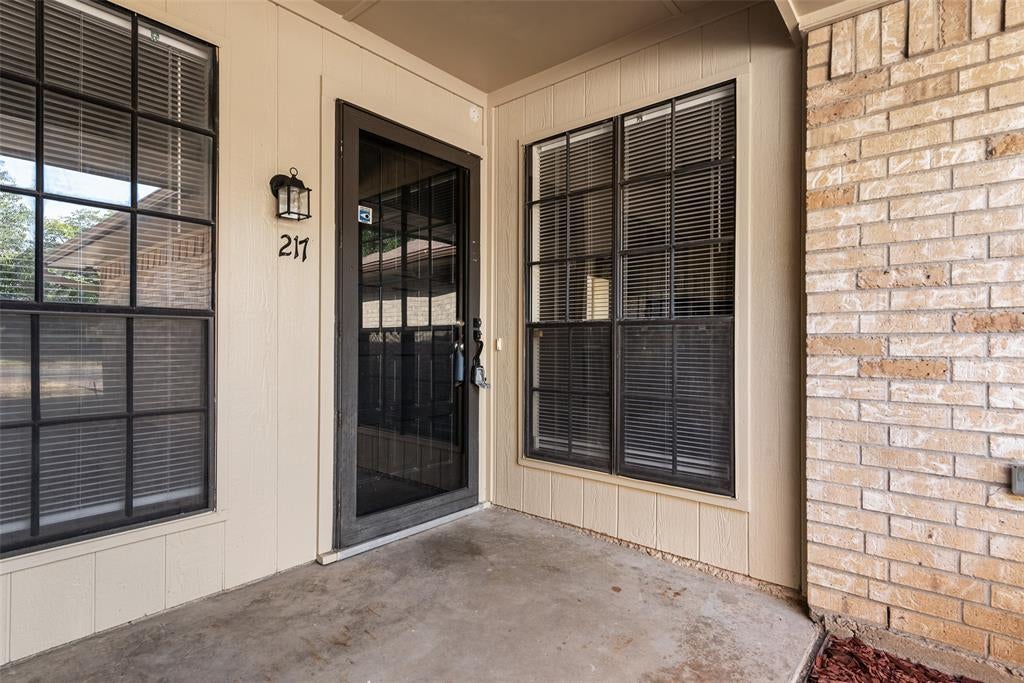 215/217 Silver Creek Drive
