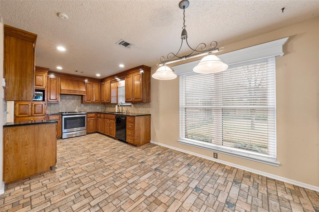 712 N Old Robinson Road