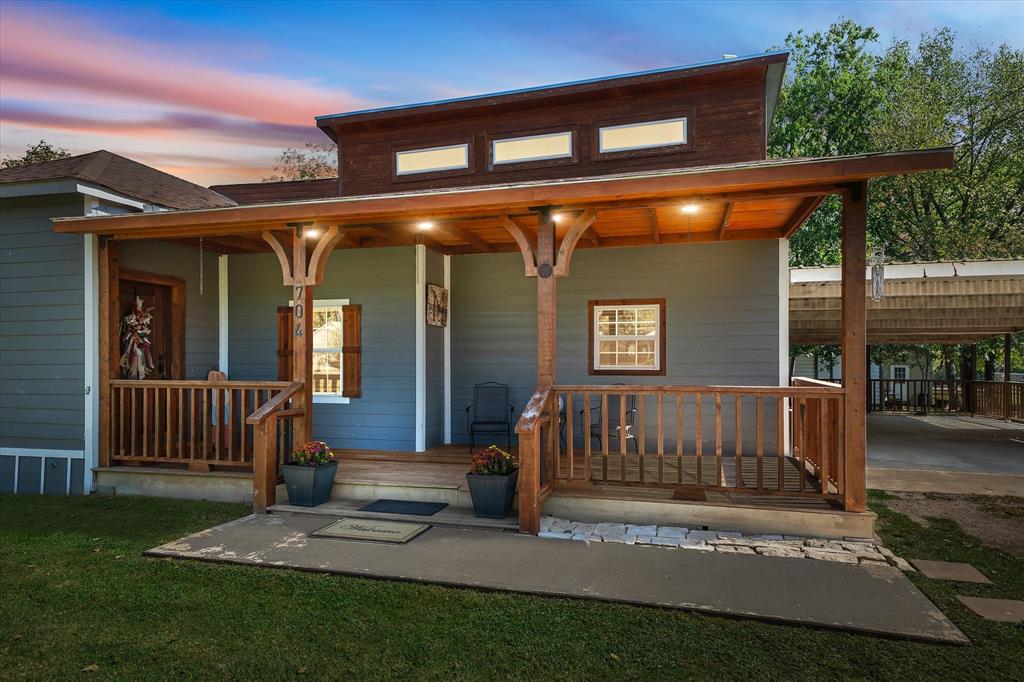 704 N FLORENCE