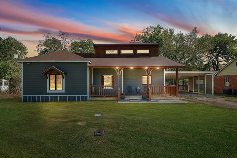 Photo of 704 N FLORENCE St, Grand Saline, TX 75140 (MLS # 21092011)