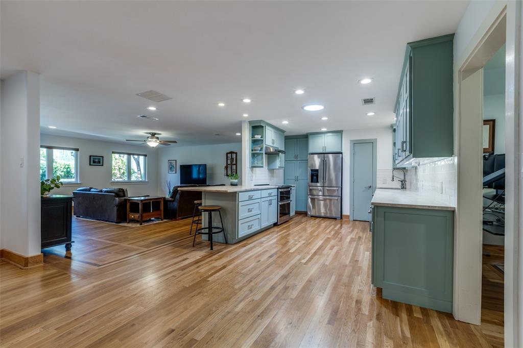 8541 Woodlake Circle