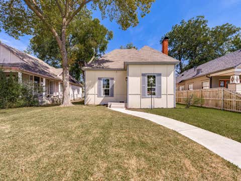 Photo of 917 W Sears Street, Denison, TX 75020 (MLS # 21365206)