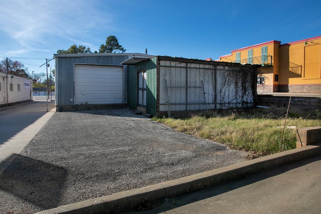 WILLOW RUN - Commercial Lease