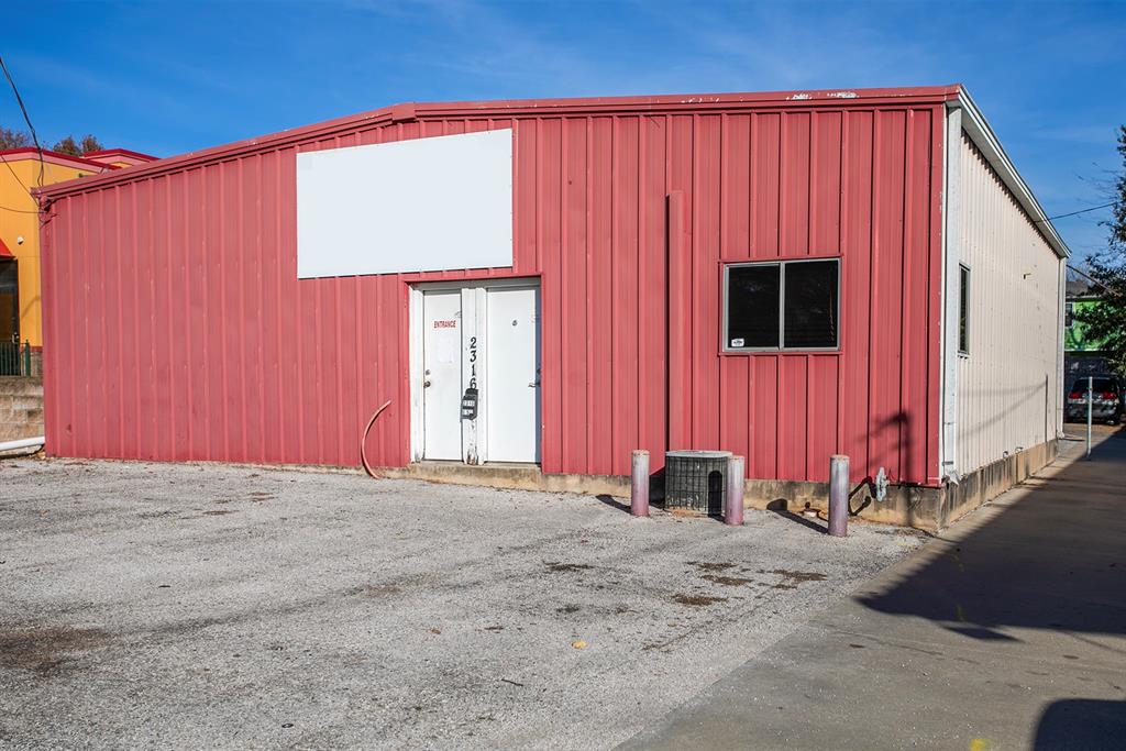 WILLOW RUN - Commercial Lease