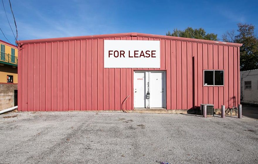 $1,500.00 per month + NNN. 

Warehouse Flex Available for lease in Midtown. 
• 2 offices, 1 bathroom, warehouse & storage. 
• 12' x 10' overhead door. 
• 1,759 SF of heated & cooled area & 456 SF of storage area. 
• Near Tyler Junior College, UT Tyler, and Medical District. 
• Annual Visits (per Placer.ai): Popeye's: 124K, Posados: 260K. 
• 20,024 VPD - E 5th St (TXDOT '23). 
• 5,477 VPD - Golden Rd (TXDOT '23). 
• Zoning - C-2: General Commercial.