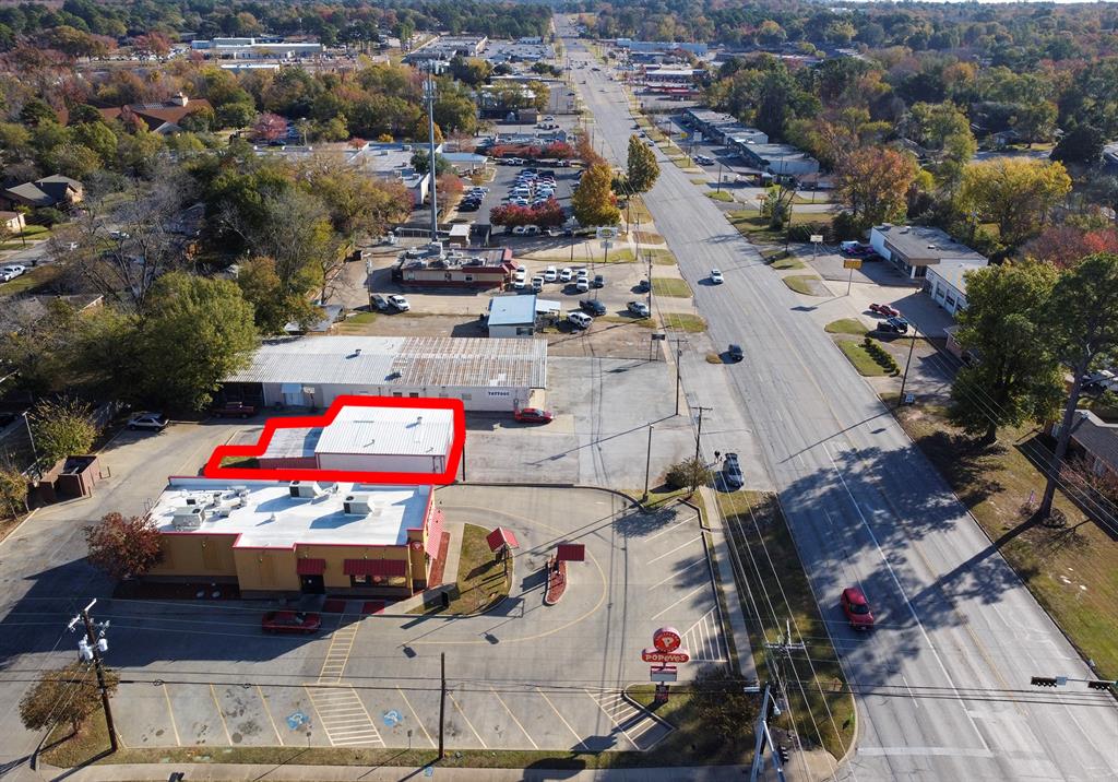 WILLOW RUN - Commercial Lease