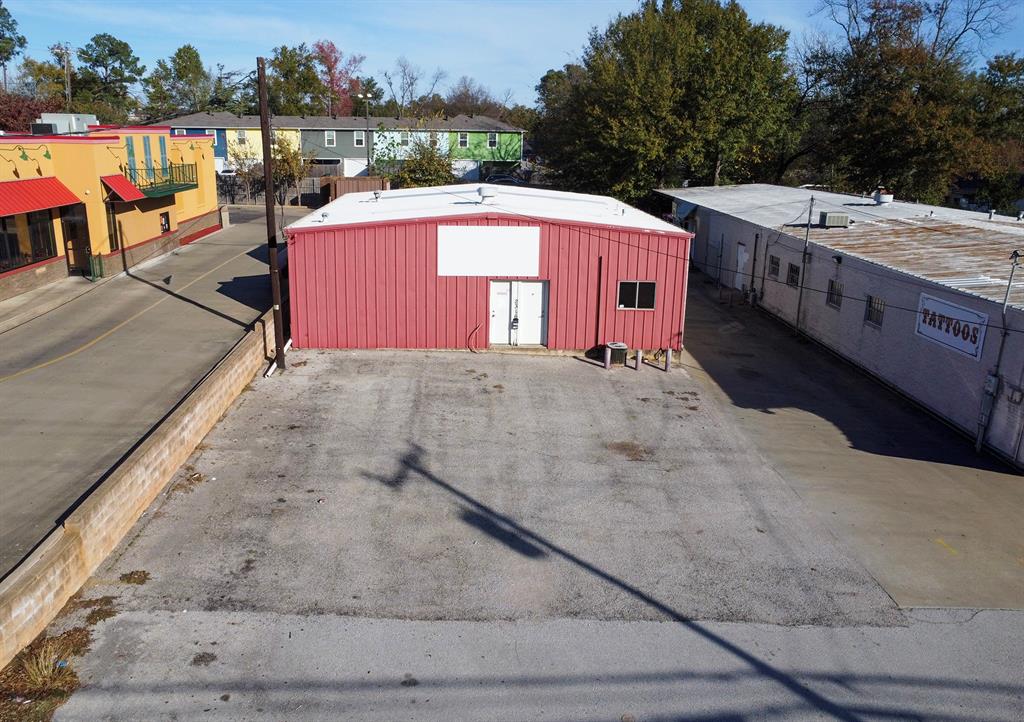 WILLOW RUN - Commercial Lease