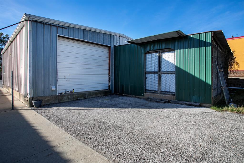 WILLOW RUN - Commercial Lease