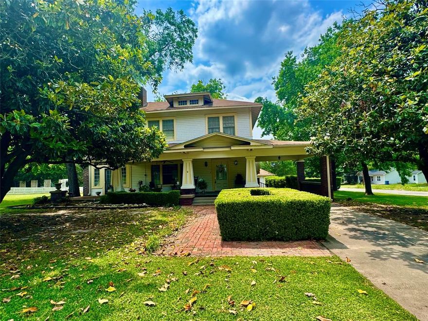 Discover the charm of this beautiful craftsman style home situated on a huge lot located on Ross Ave.  This home exudes character and beauty featuring over 3,300 sq. ft. of living space which includes a large living area with fireplace, a sunroom with fireplace and gorgeous windows to enjoy natural light, formal dining room, breakfast room, a great kitchen with lots of storage space, downstairs master bedroom, large master bathroom, ample closet space, downstairs half bath, 3 or 4 bedrooms upstairs, upstairs den or a 4th bedroom, and an office.  Enjoy your morning coffee on the oversized front porch or the side porch while listening to the birds sing in the beautiful garden!  The detached garage features an office space with a half bath or could be used as a guest house.  The possibilities are endless.  The garden house adds great character to this lovely home and features a beautiful red brick pathway, as well as, a charming picket fence.  Make an appointment today to see this beauty!