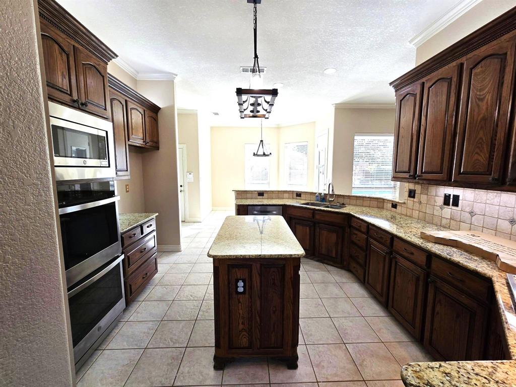 Keller, Texas 76248, United States, 4 Bedrooms Bedrooms, ,4 BathroomsBathrooms,Residential,Pending,40191