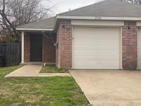 Photo of 2302 Coleman Avenue, Fort Worth, TX 76105 (MLS # 21422193)