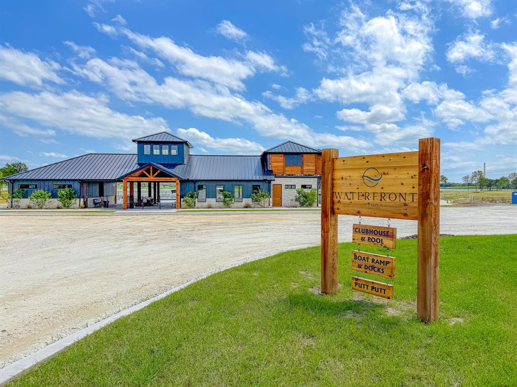 Waterfront Club - Land