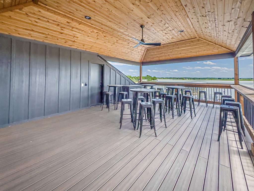 Waterfront Club - Land