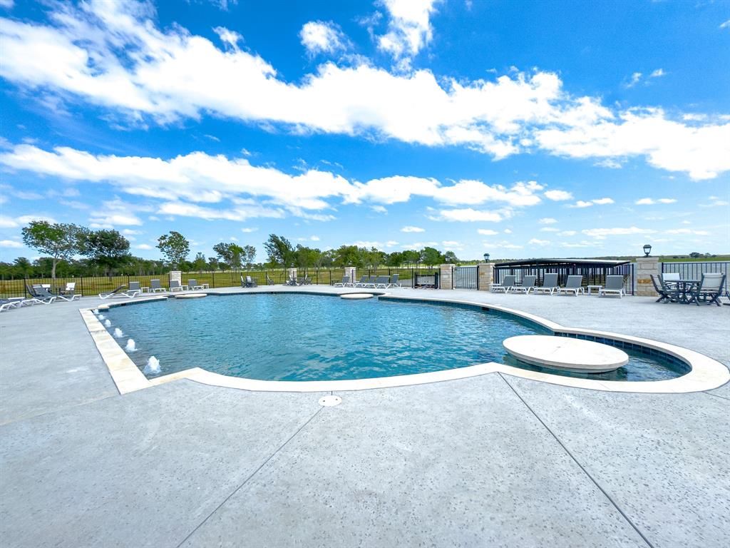 Waterfront Club - Land