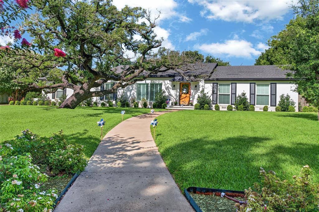 1600 Royal Oaks Drive