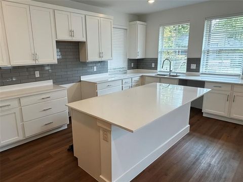 Photo of 3300 Holmes Street, Dallas, TX 75215 (MLS # 21113081)