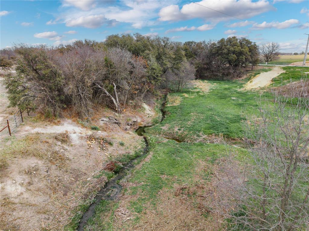 Parkinson, Acres 9.4 - Residential