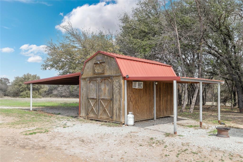 Parkinson, Acres 9.4 - Residential