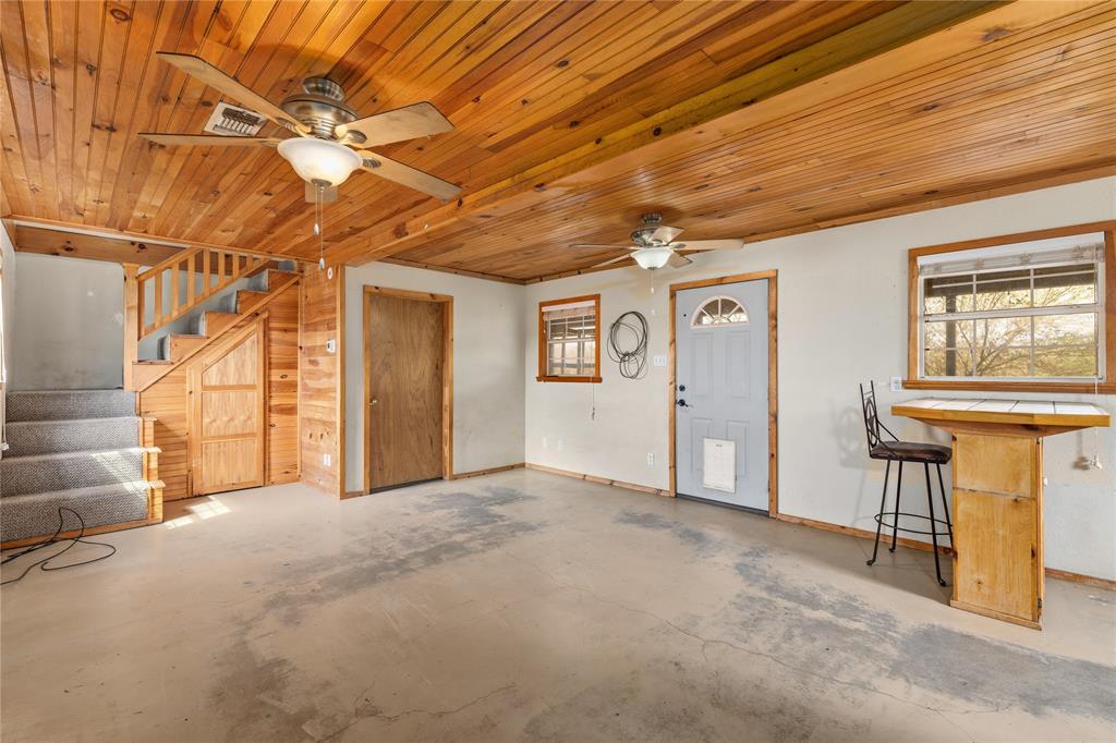 Parkinson, Acres 9.4 - Residential