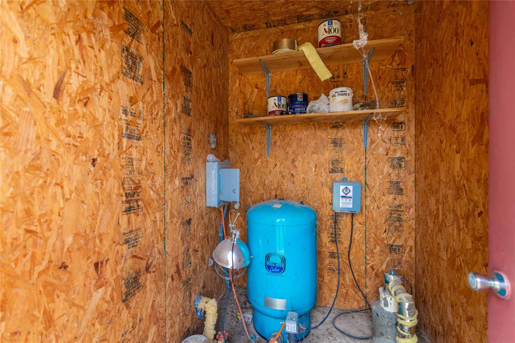 Parkinson, Acres 9.4 - Residential