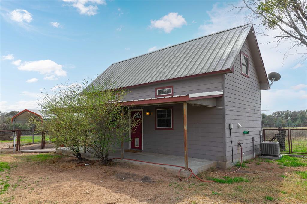 Parkinson, Acres 9.4 - Residential