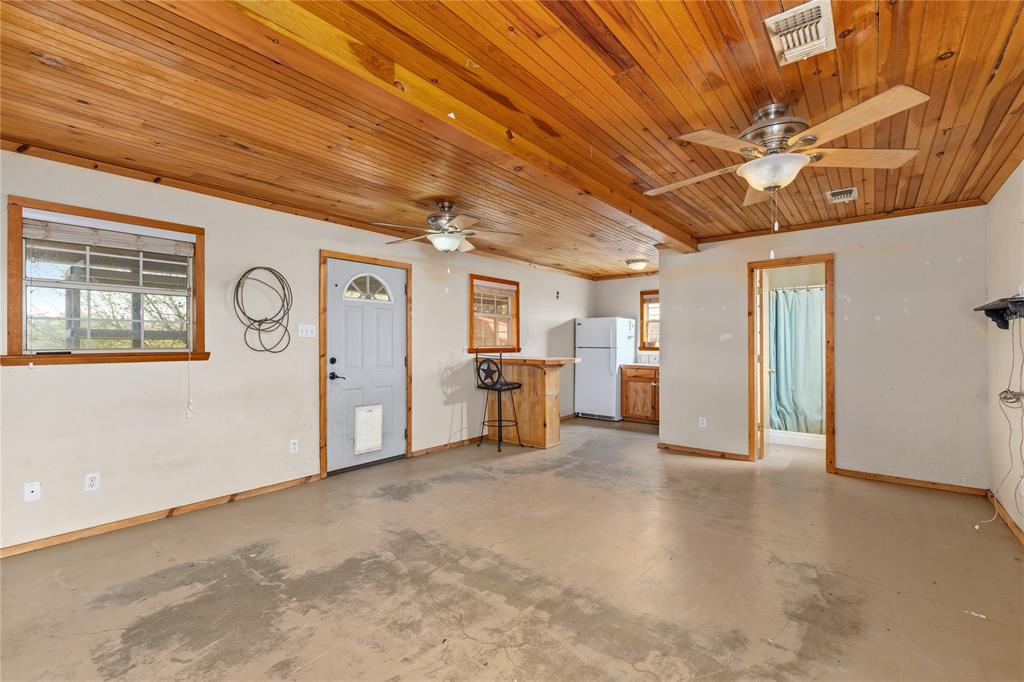 Parkinson, Acres 9.4 - Residential