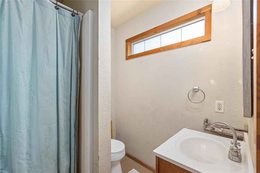 Parkinson, Acres 9.4 - Residential