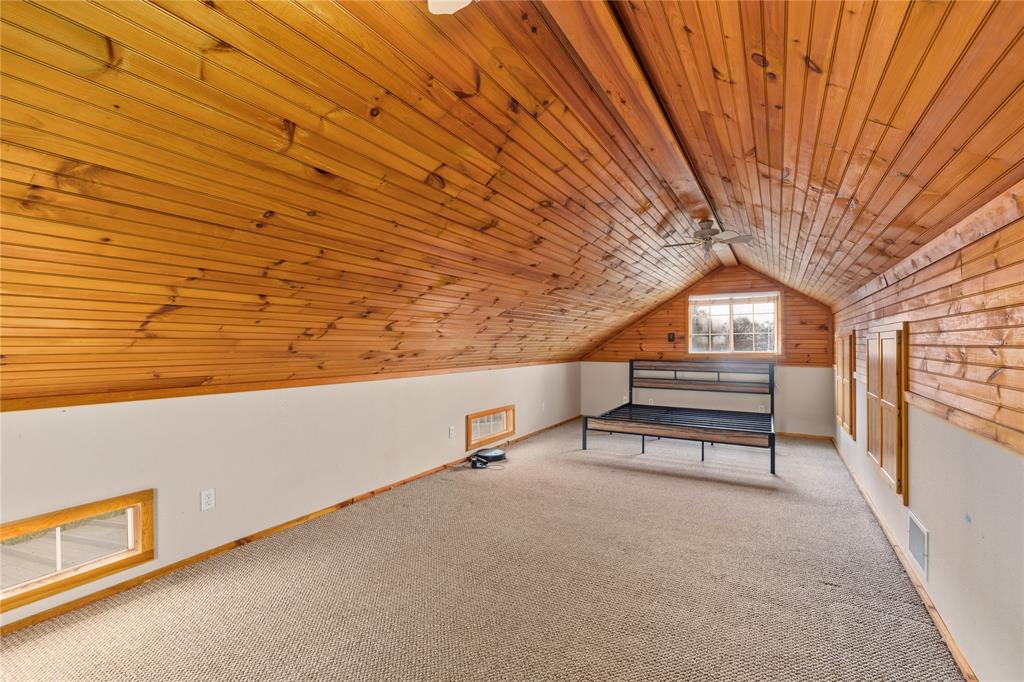 Parkinson, Acres 9.4 - Residential