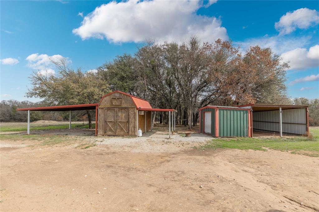 Parkinson, Acres 9.4 - Residential