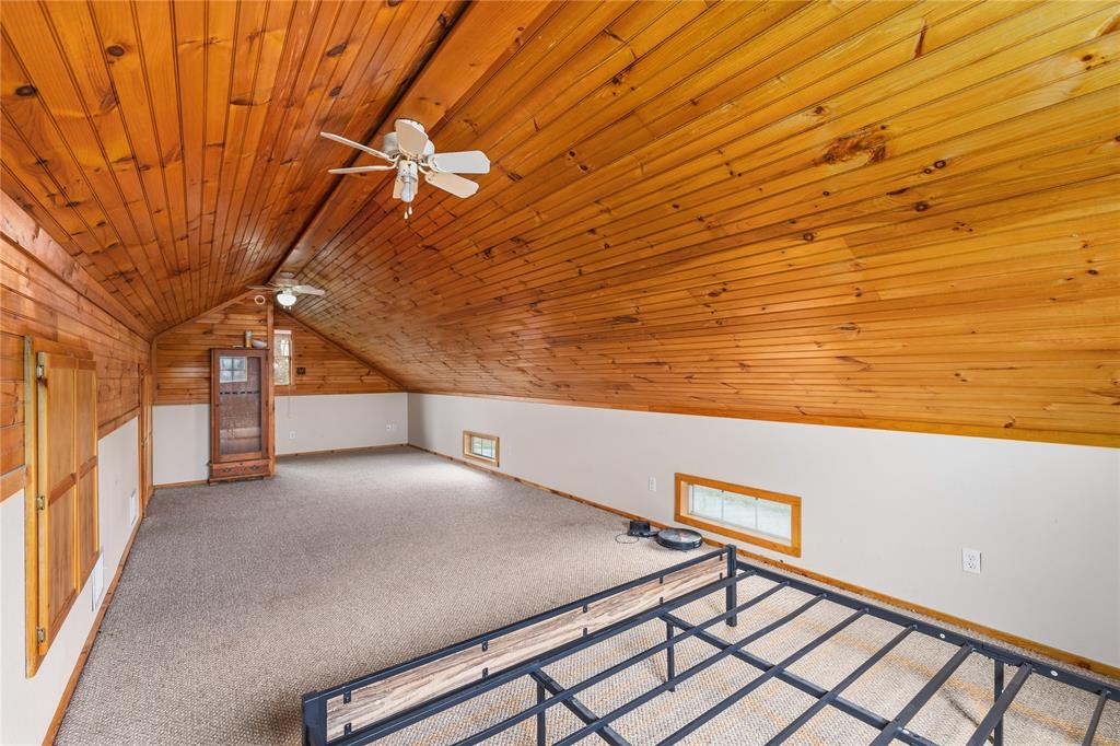 Parkinson, Acres 9.4 - Residential