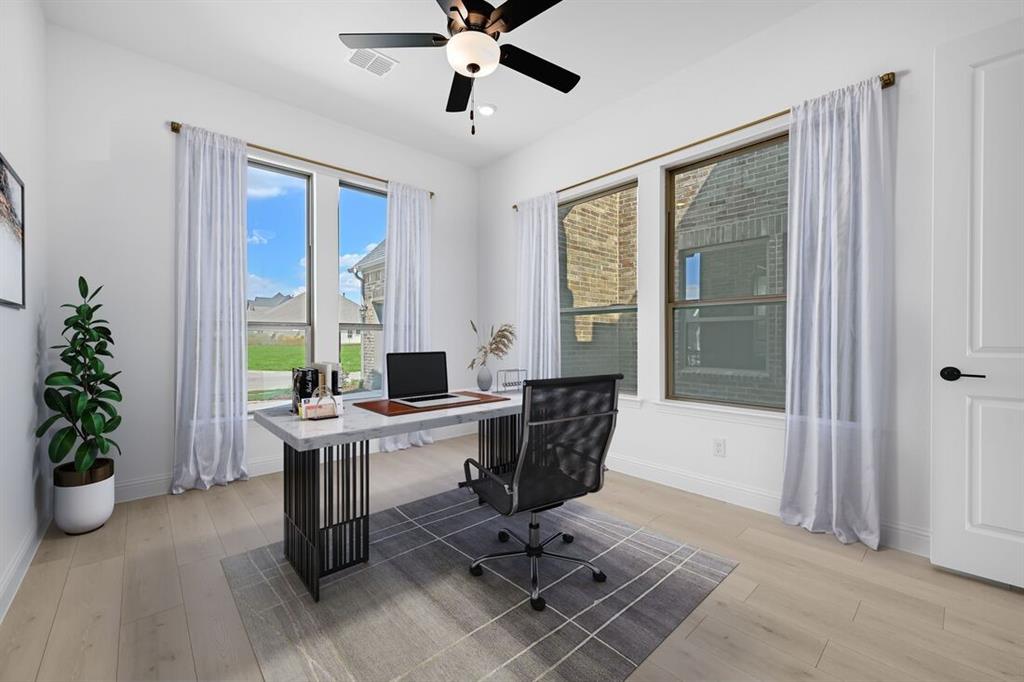 2412 Cottonwood Manor