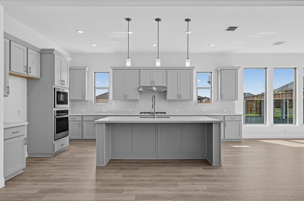 2412 Cottonwood Manor
