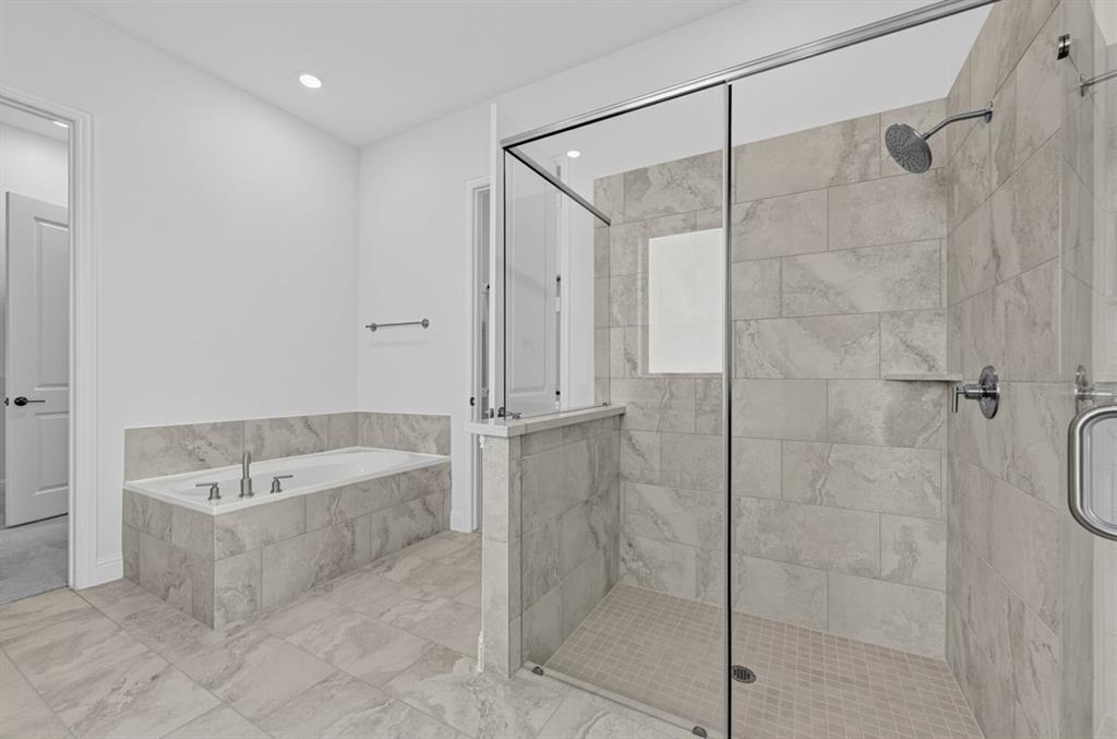 2412 Cottonwood Manor