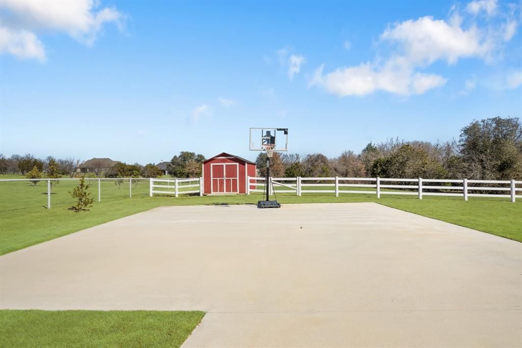 Photo of 123 S Silver Saddle Trail, Weatherford, TX 76087 (MLS # 21194307)