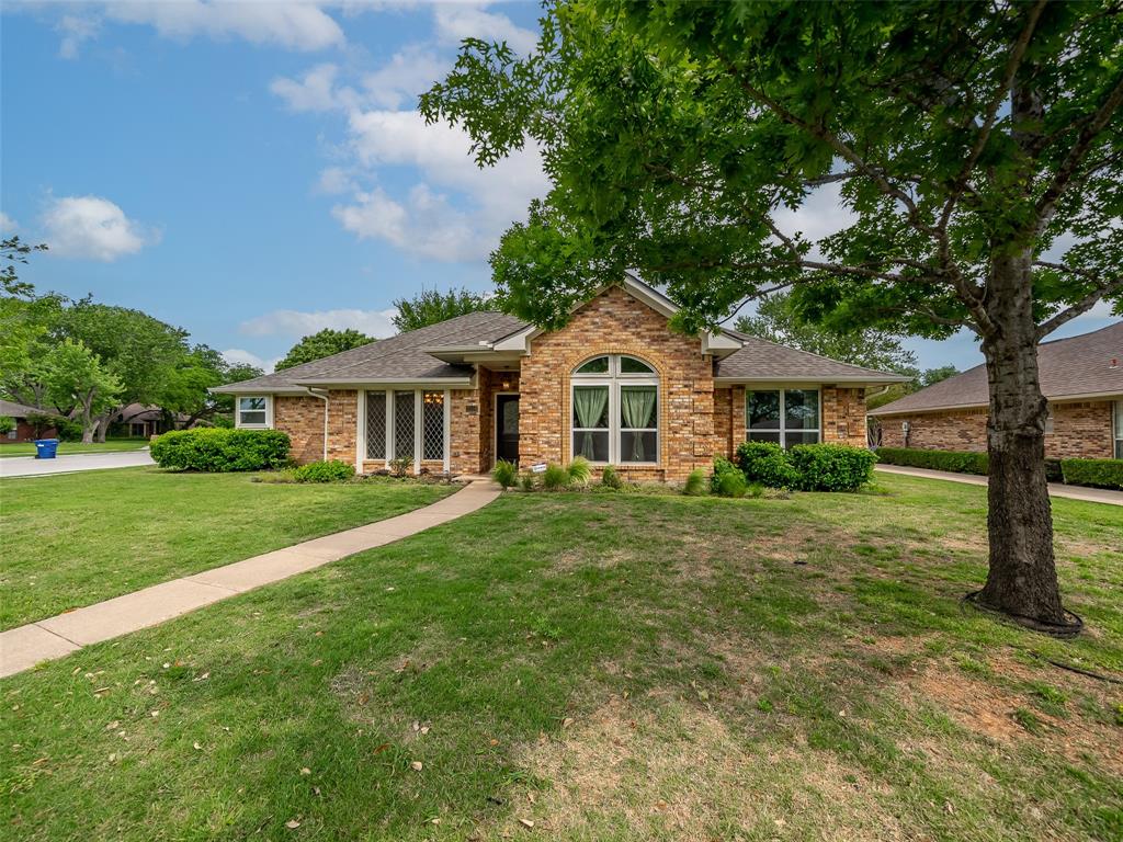 2516 Pepper Tree Circle