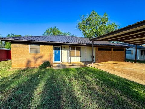 Photo of 1705 N Avenue G, Haskell, TX 79521 (MLS # 21232989)