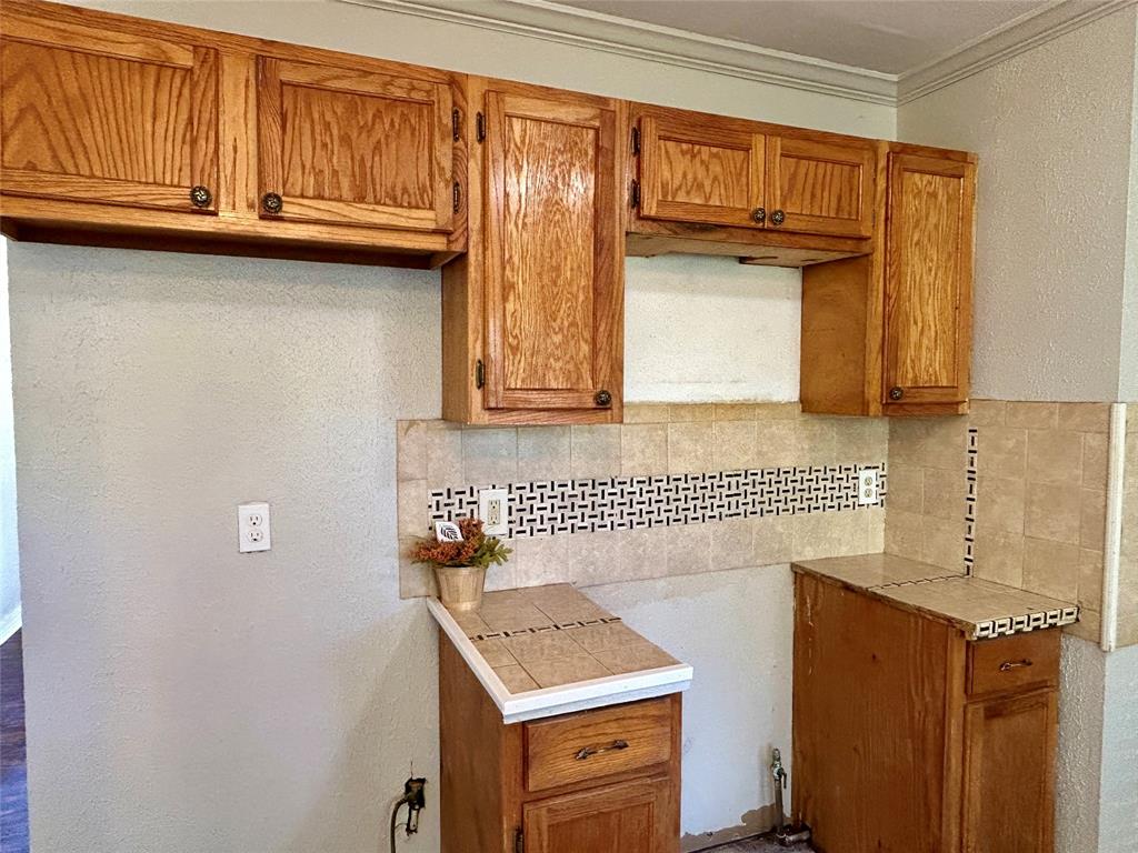 1202 Pin Oak Place