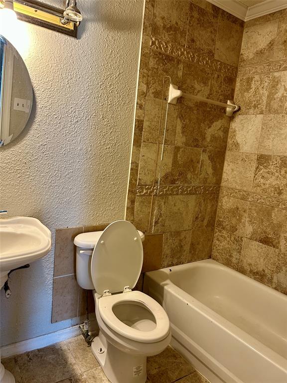 1202 Pin Oak Place