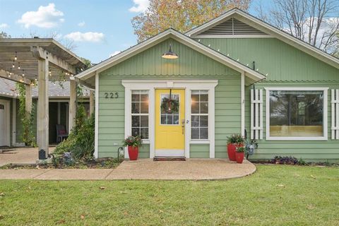 225 N Lucas Drive Grapevine TX 76051