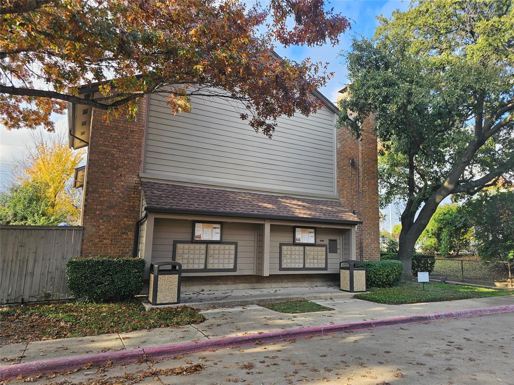 Glen Oaks Twnhms Condo - Residential